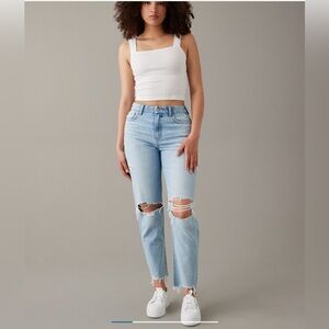 Like new American Eagle light wash strigid curvy mom Jean size 8 short